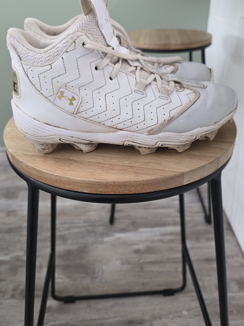 Under Armour White and Gold Mid-Top Baseball Cleats
